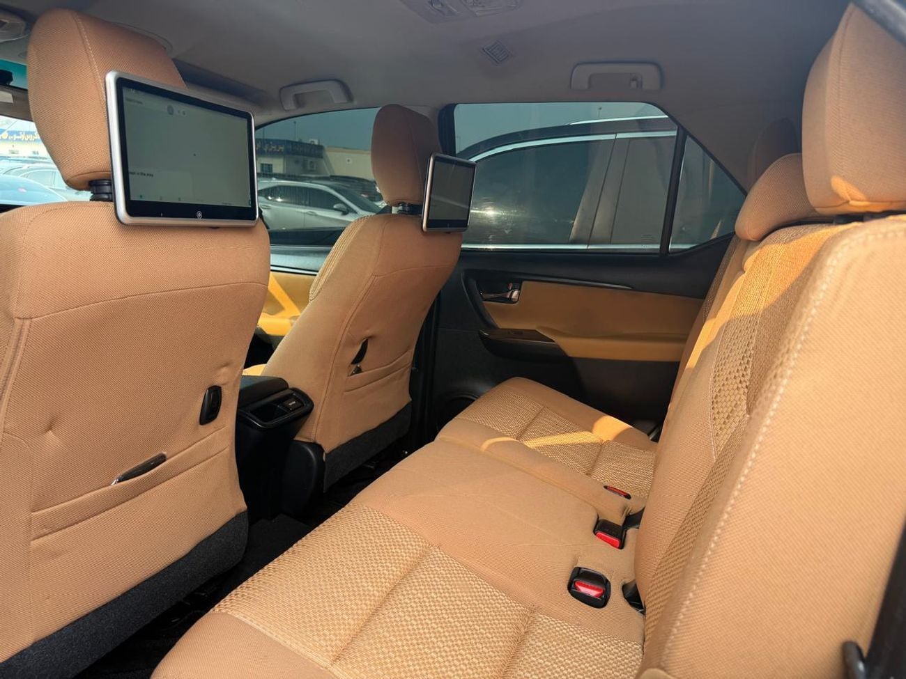 تويوتا فورتونر LHD-4WD-Petrol-2.7L-Automatic-V4 Cylinders-7 Seats-5 Doors