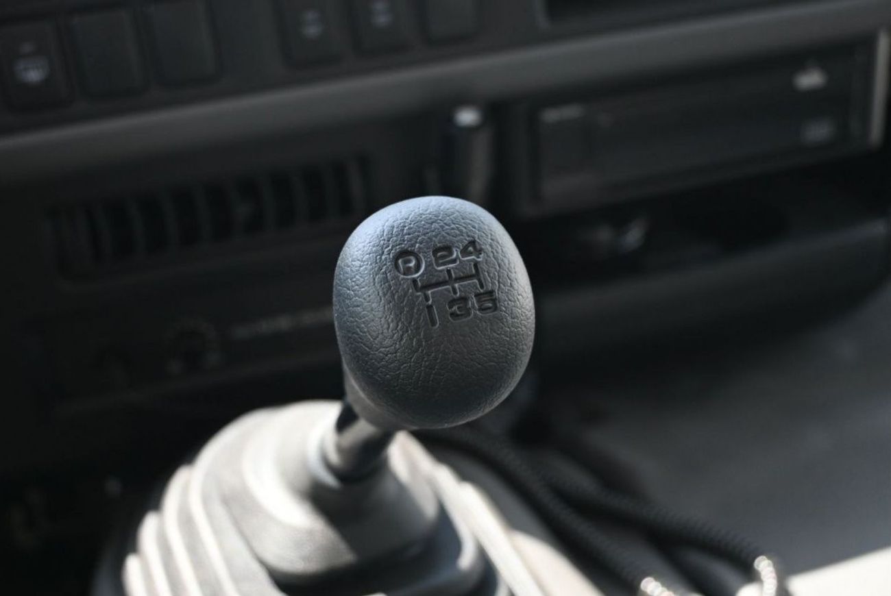 Toyota Coaster Toyota Coaster 4.2L Diesel, BUS, RWD, 2Doors Features: 23Seats, Manual Transmission, Auto Door Color