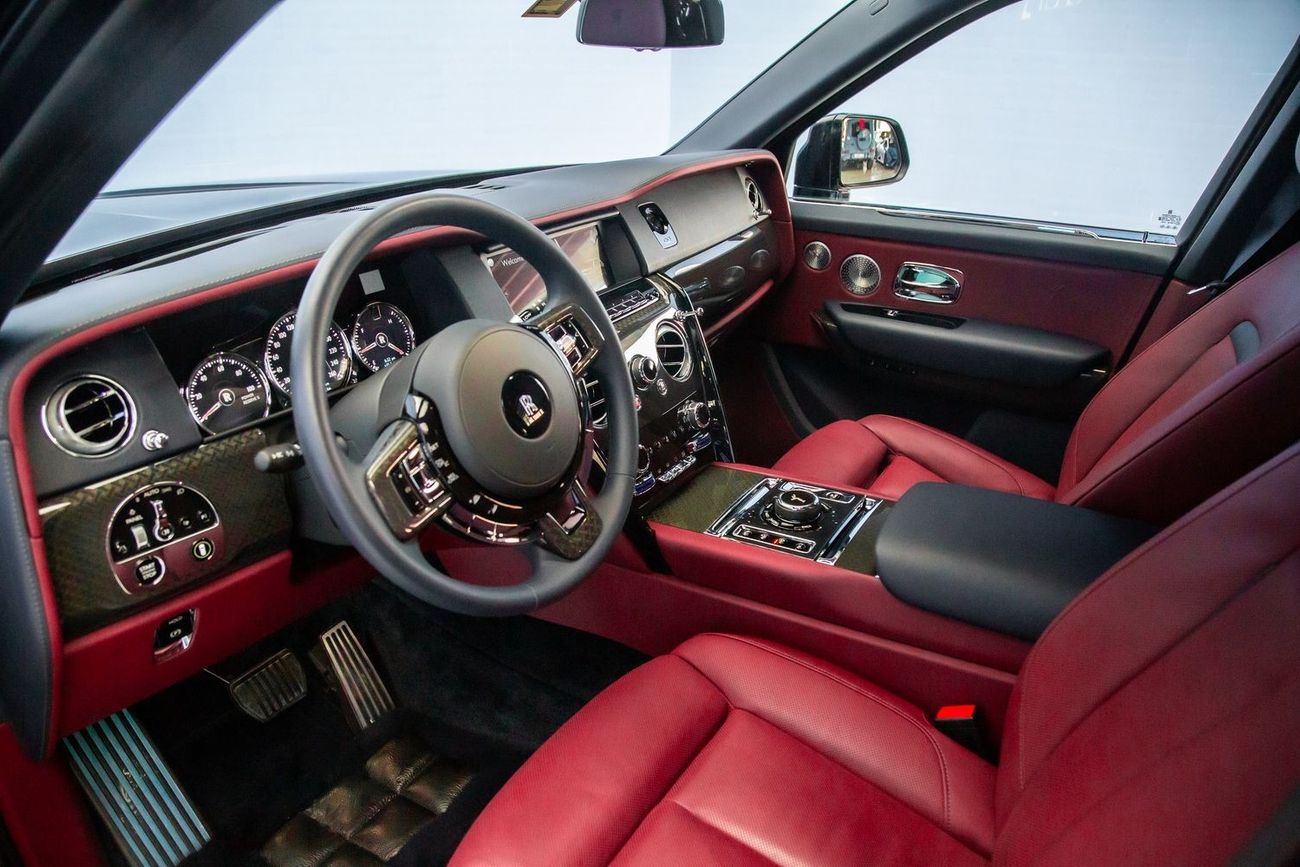 رولز رويس كولينان بلاك بادج