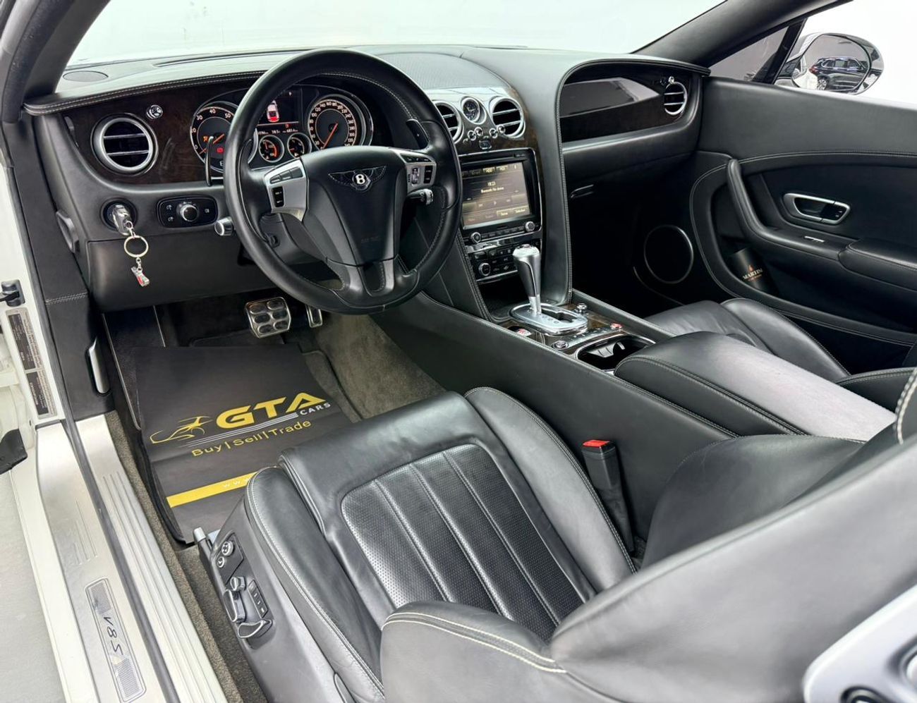 Bentley Continental GT  2015 Bentley Continental GT, Just Been Serviced, Fully Loaded, Excellent Condition, GCC