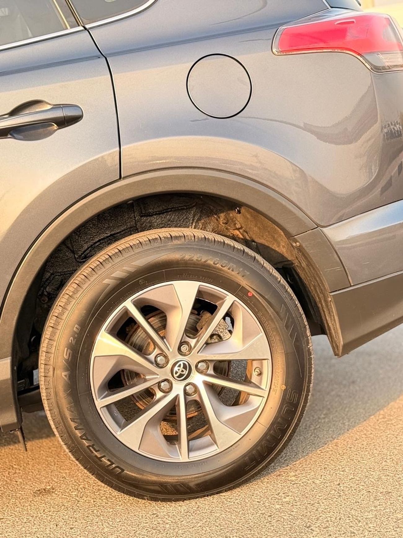 Toyota RAV4 Hybrid XLE 2.5L full option