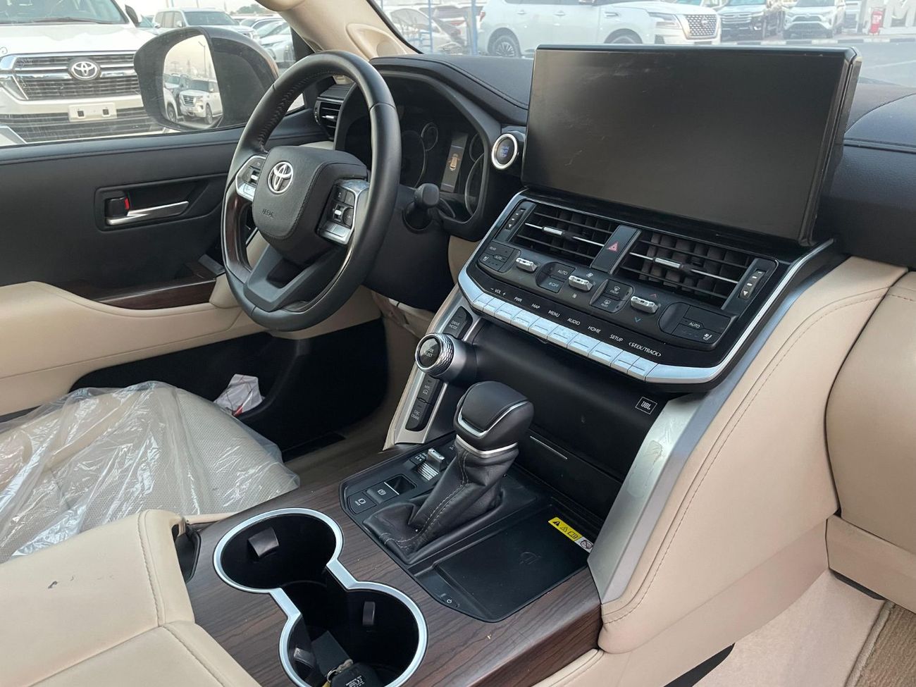 تويوتا لاند كروزر Toyota landcruise 2024 Model GXR 4.0L colour Black Transmission Automatic Interior Beige 7seats leat