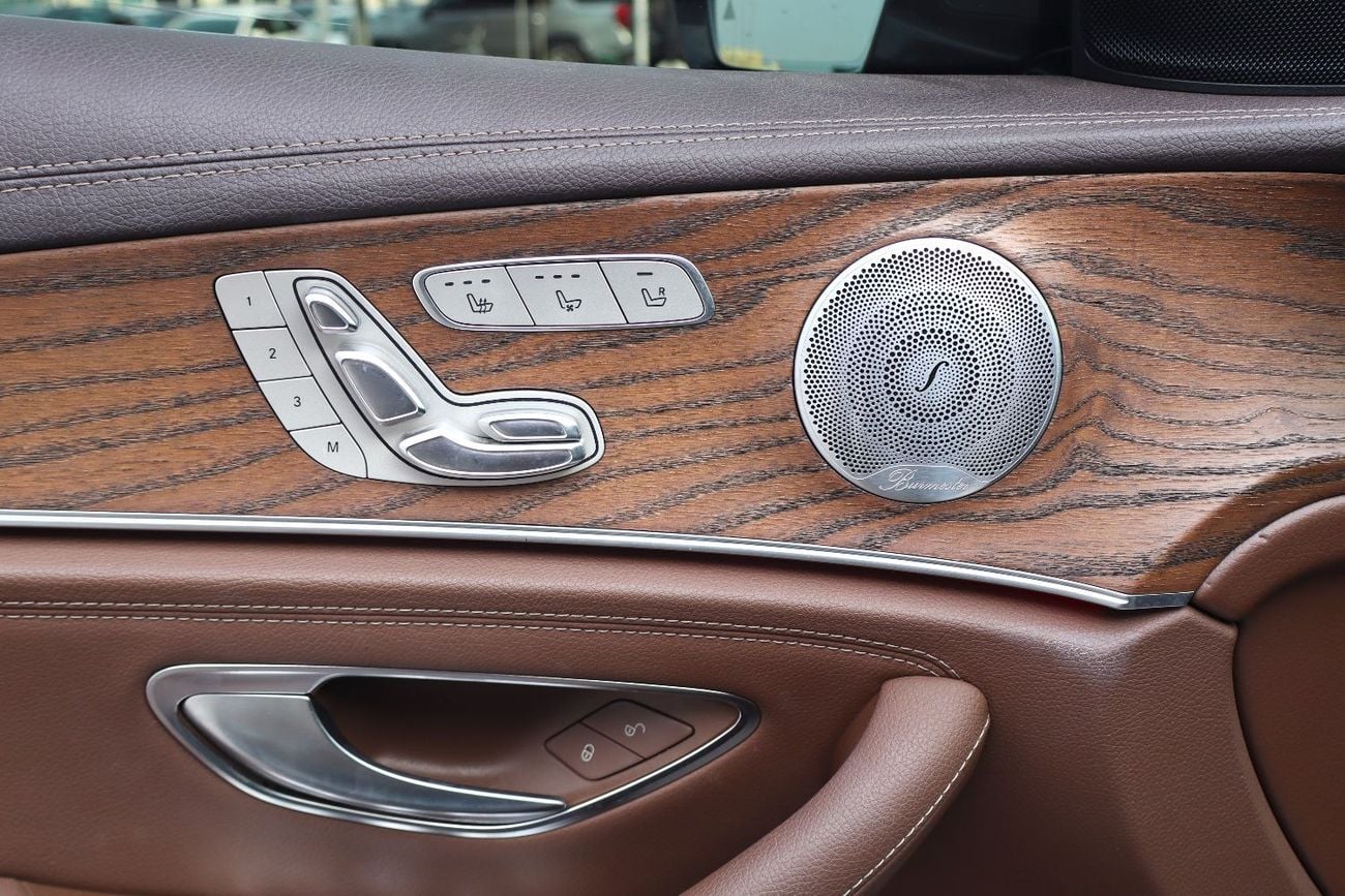 Mercedes-Benz E300 Premium 2.0L