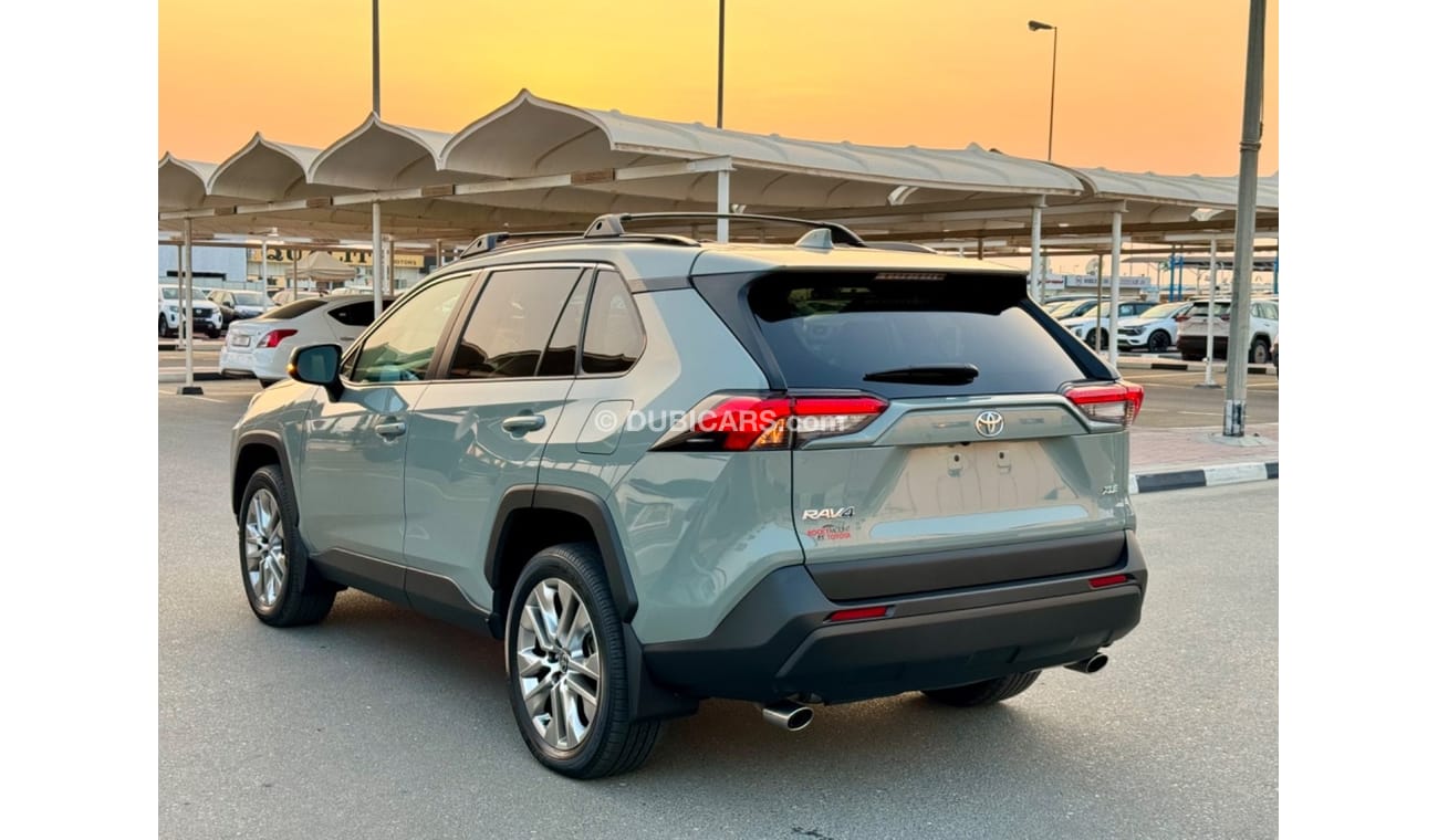 Toyota RAV4 XLE premium 2021 LED SUNROOF PUSH START AWD