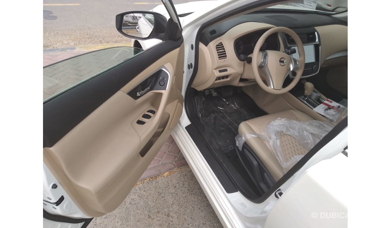 Nissan Altima with screen camera