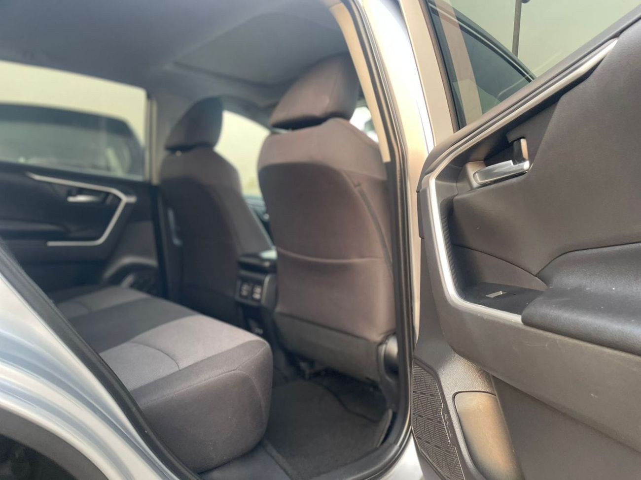 تويوتا راف ٤ 2019 Toyota Rav4 XLE 2.5L V4 - Push Start With Sunroof - MidOption