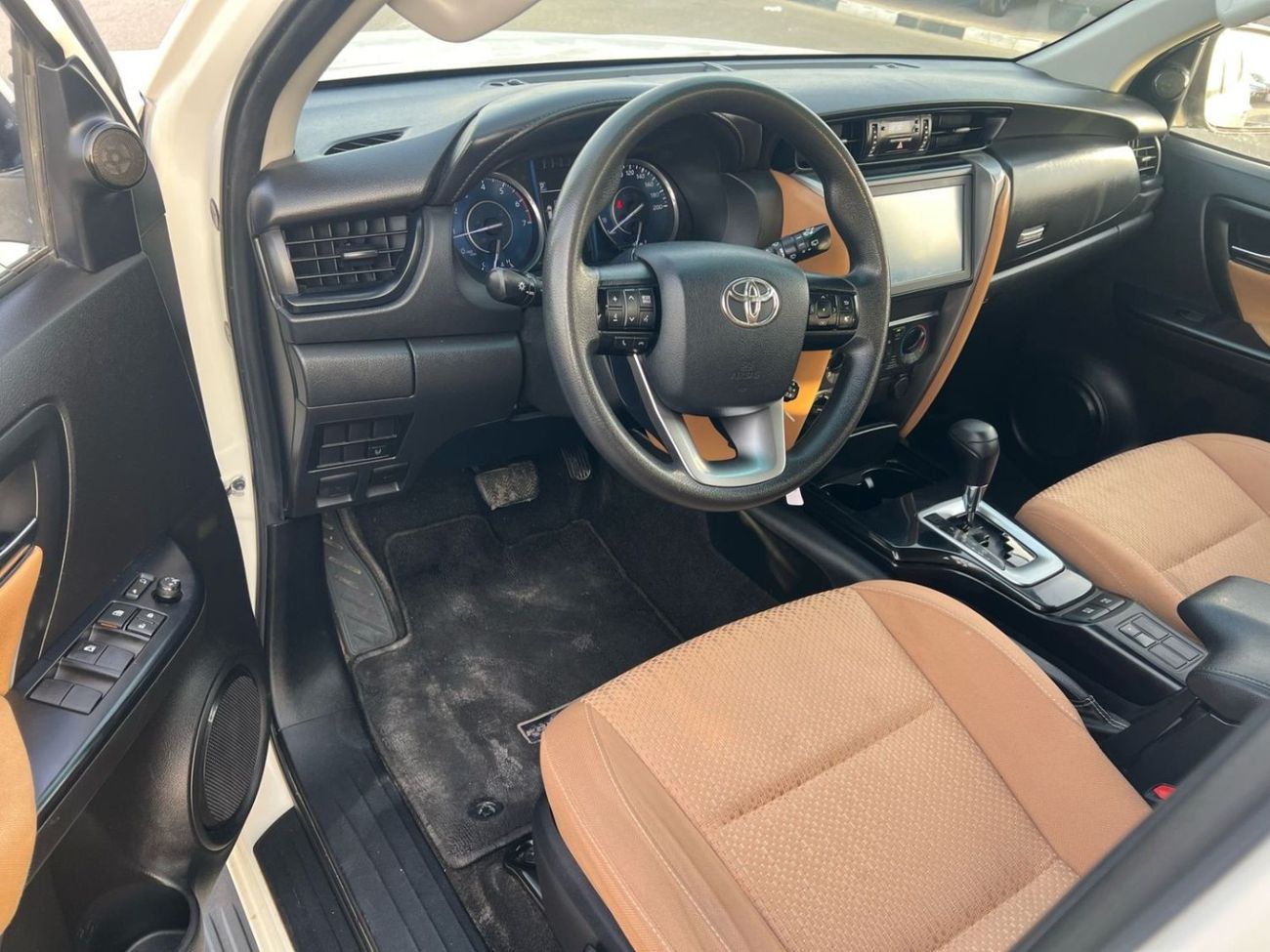 تويوتا فورتونر 2021 TOYOTA FORTUNER V4 2.7L - 4X4  4Wheel Drive - Rear Camera