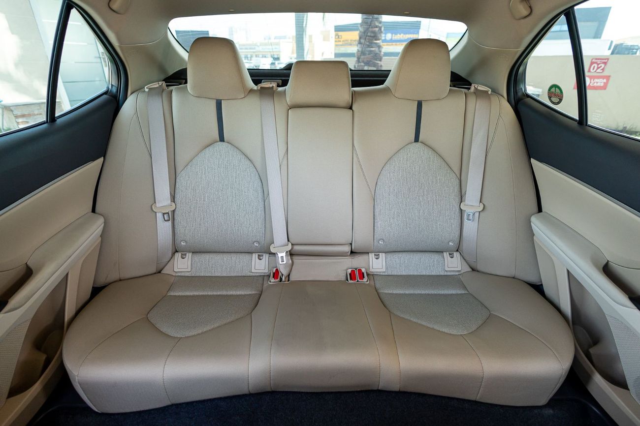 Toyota Camry SE 2.5L (204 HP)