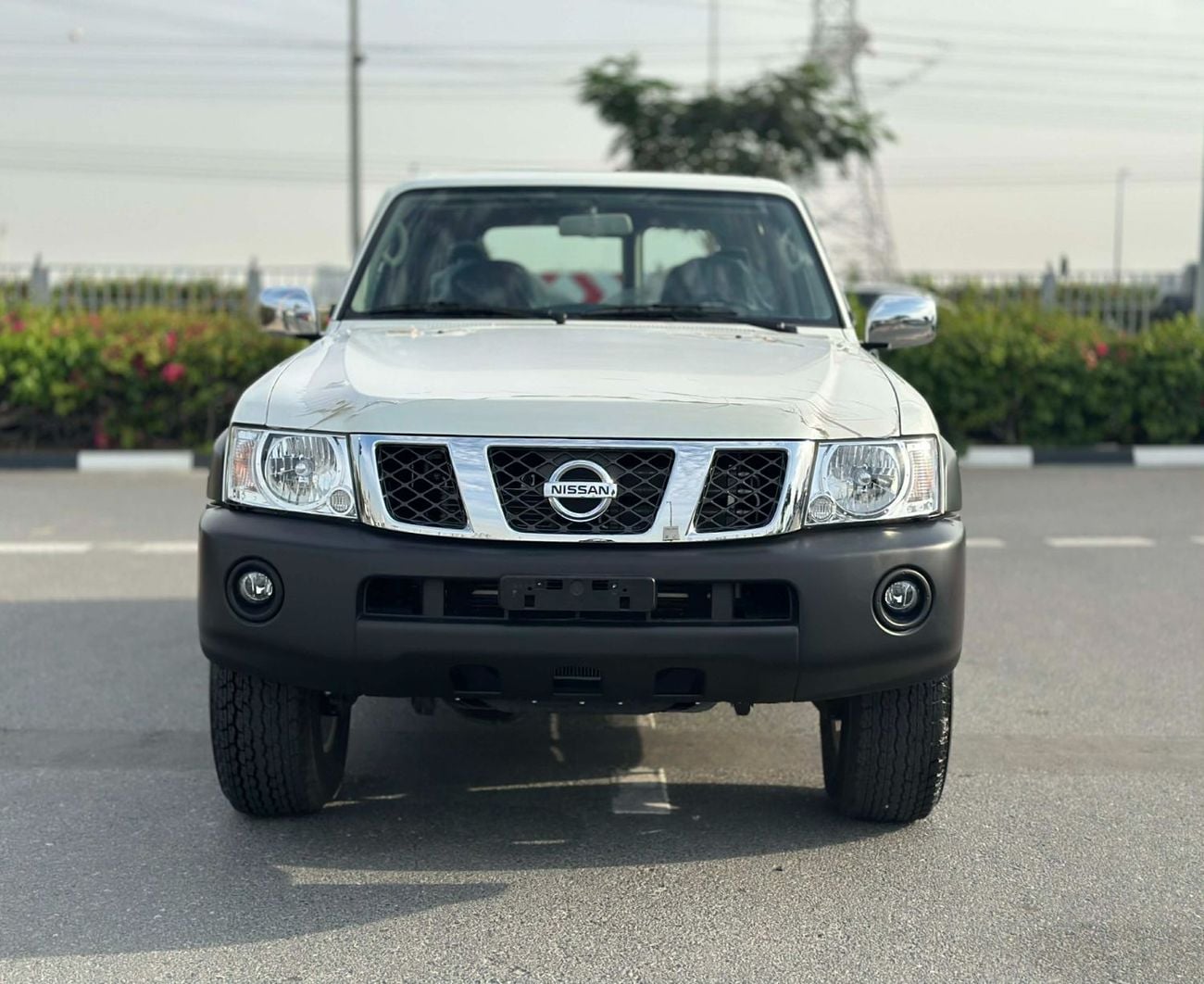 نيسان باترول سفاري GL 4.8L M/T (7 Seater)