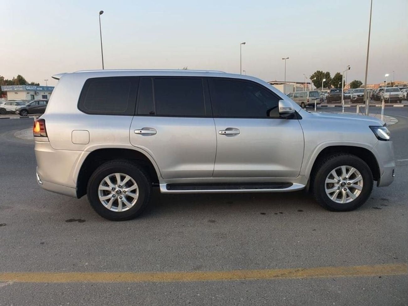 تويوتا لاند كروزر diesel 4.5 liter right hand drive face lift to 2024 model leather seats