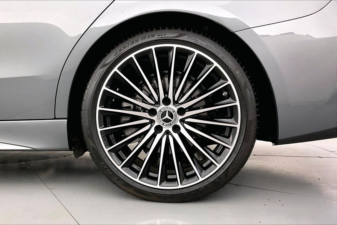 مرسيدس بنز C 200 Premium + (AMG Line) | سنة ضمان مجانية | خالية من أضرار الفيضانات