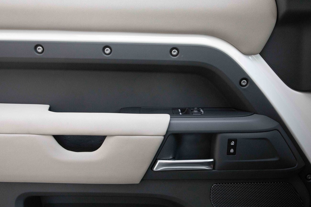 لاند روفر ديفندر Defender X-Dynamic | 5,938 P.M | 0% Downpayment | Defender X Dynamic| Agency Warranty!