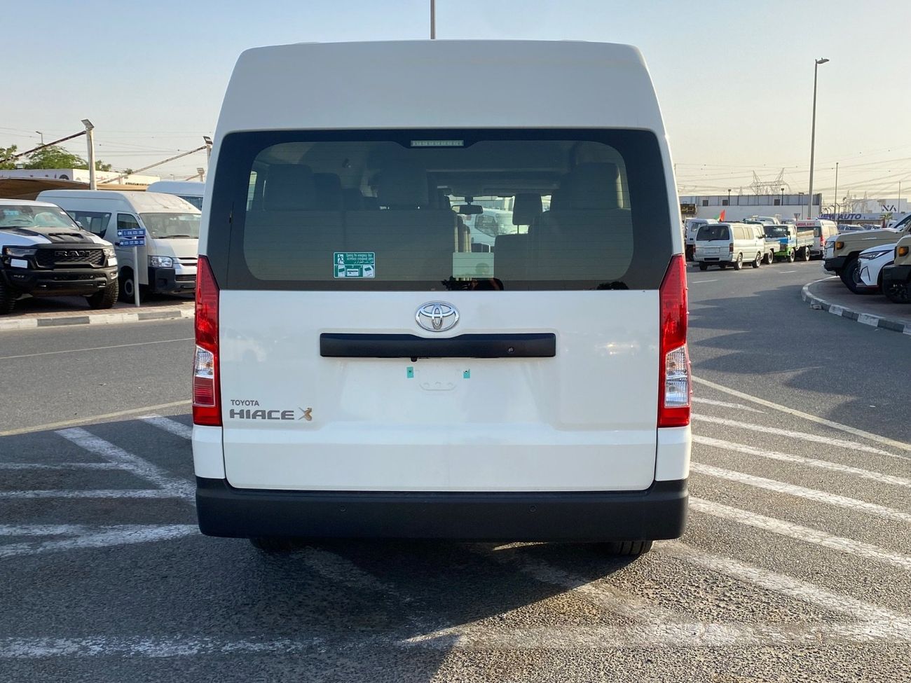 Toyota Hiace DLS -High Roof Commuter 2.8L A/T