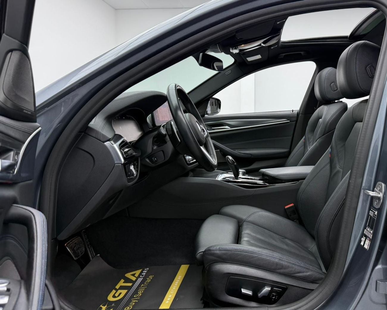 بي أم دبليو 530i 2023 BMW 530i M-Sport, 2027 BMW Warranty + Service Pack, Full BMW Service History, Low Km, GCC