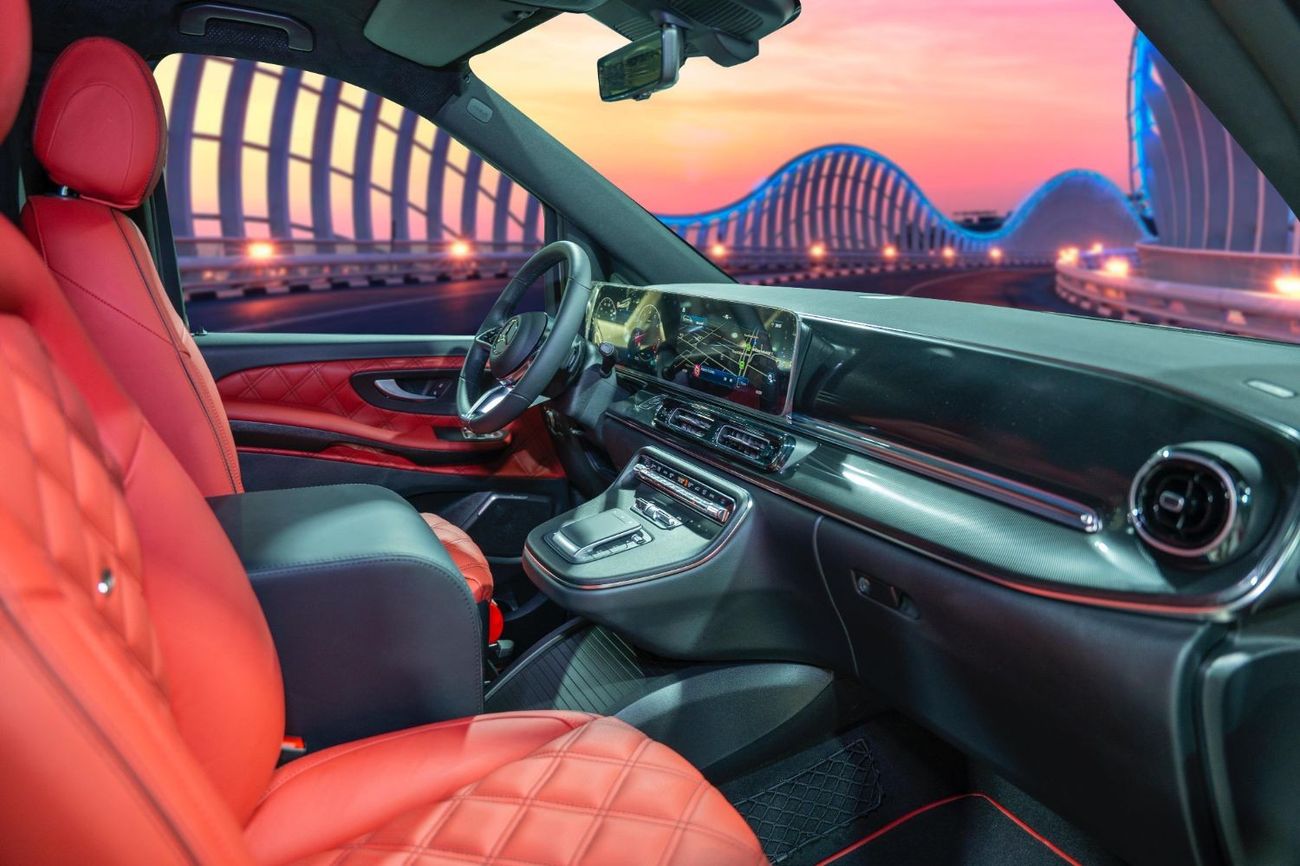 مرسيدس بنز V 300 NEW 2025 MODEL FACELIFT LUXURY EDITION MERCEDES GCC V300 with ADDITIONAL REAR AC - 2 YEARS WARRANTY