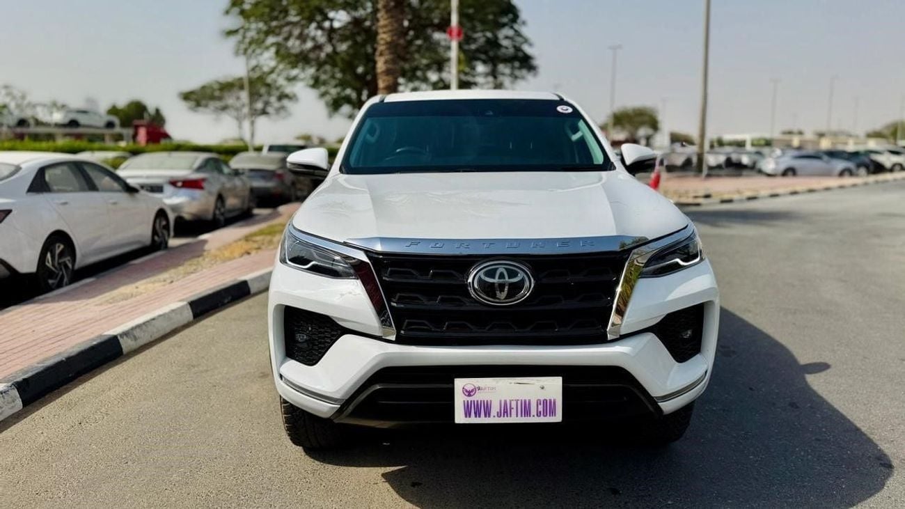 تويوتا فورتونر 2023 | 2.8L DIESEL ENGINE | AT | RHD | PUSH START ENGINE | PREMIUM LEATHER SEATS | DIGITAL ODOMETER