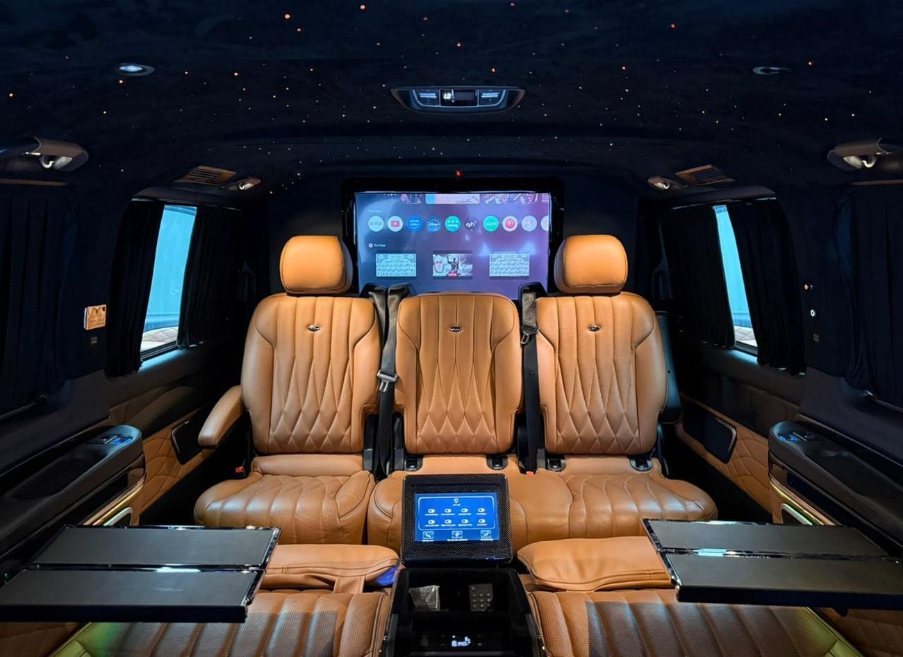 مرسيدس بنز V 250 2023 Mercedes-Benz V250 Line Conversion, 1 Year Warranty Unlimited KM, Full Service History, GCC