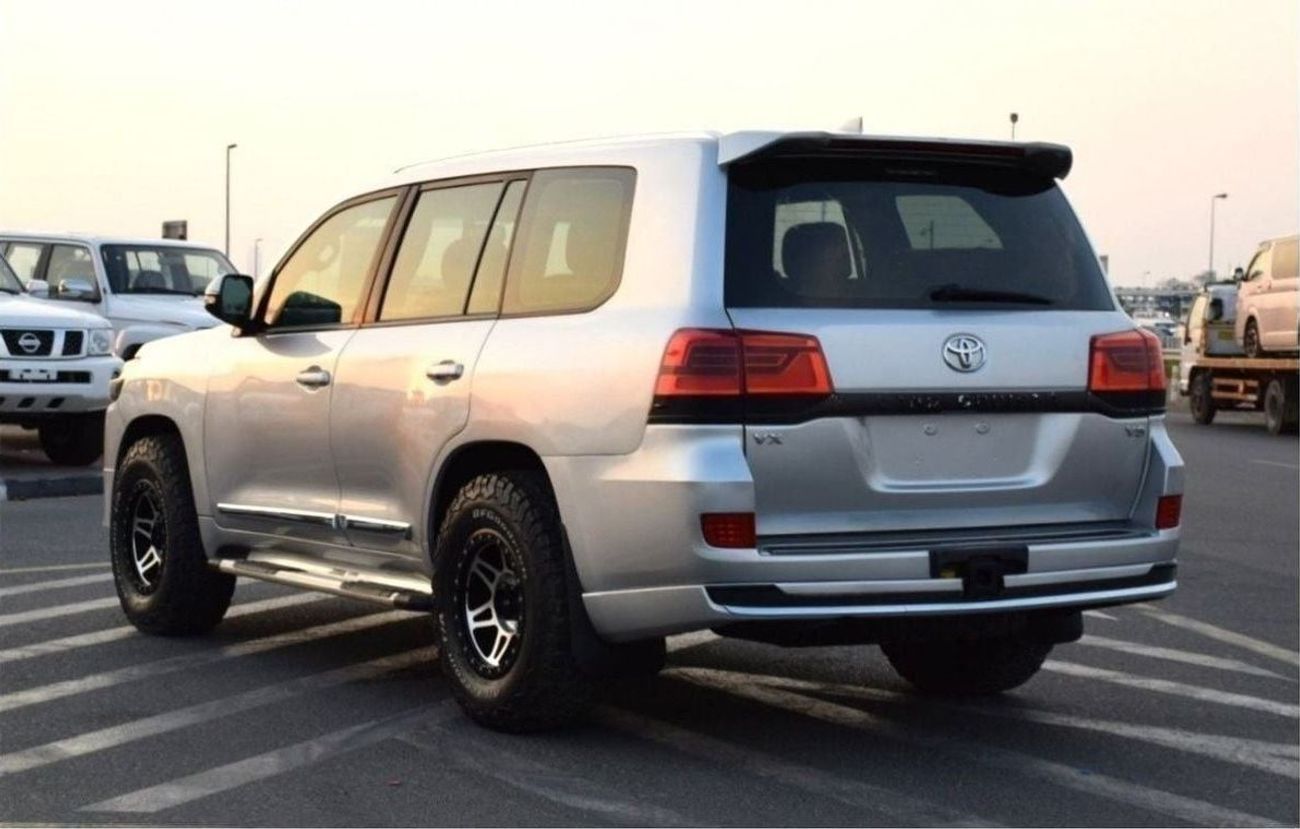 تويوتا لاند كروزر VXR V8 Diesel 4.5L (Right Hand)