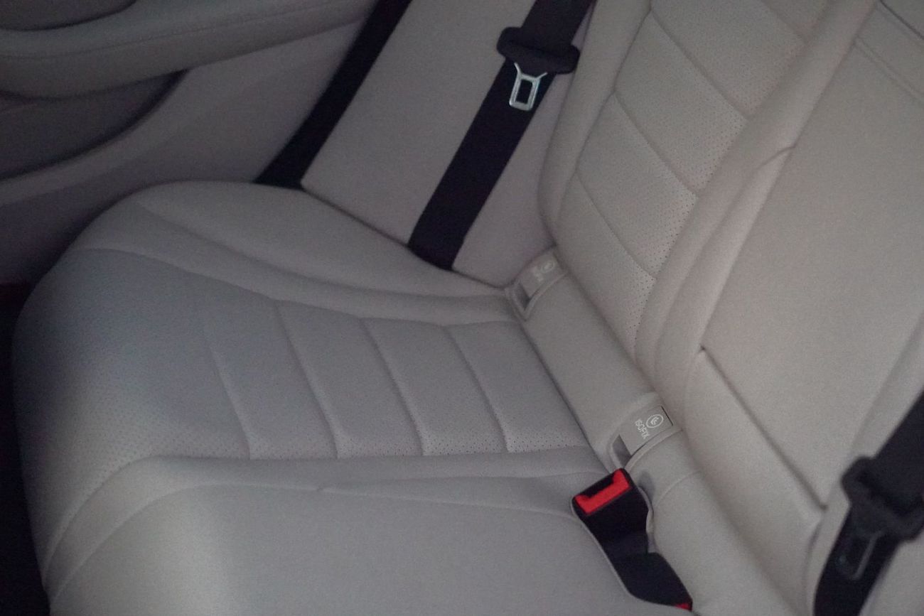 Mercedes-Benz C 300 Std 2.0L (258 HP)