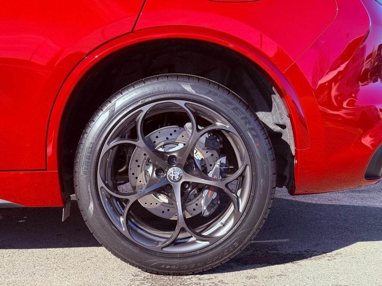 ألفا روميو ستيلفيو 2.9 V6 Bi-Turbo Quadrifoglio Auto Q4 AWD Euro 6 (s/s) 5dr (export only ) Right hand Drive