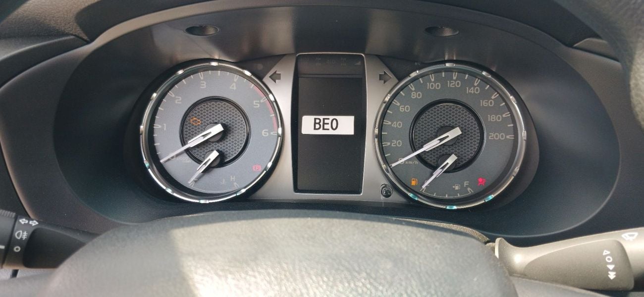 Toyota Hilux Toyota Hilux 2.4L Diesel MT SC 4x2  2024YM