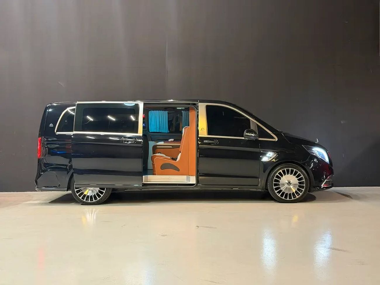 مرسيدس بنز V 250 V 250 VIP Luxury Passenger Van