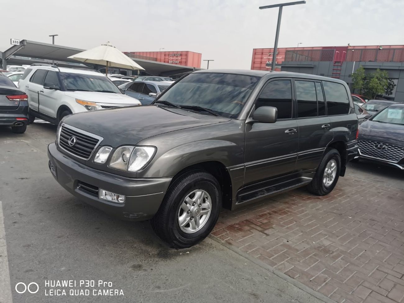 لكزس LX 470 In excellent condition and requires no expense