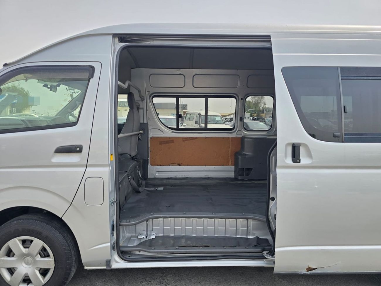 Toyota Hiace TOYOTA HIACE VAN RHD 2006 MODEL 2.5 L DIESEL AUTOMATIC(PM03390)