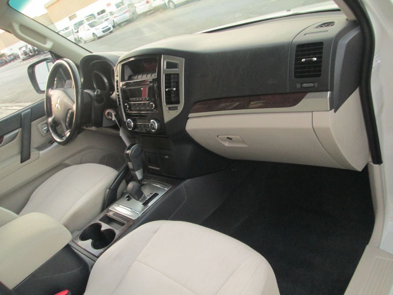 ميتسوبيشي باجيرو GLS M/L DIAMOND GLS Base 3.5L (7 Seater)