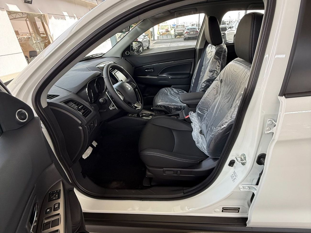 ميتسوبيشي ASX 2.0 LUXURY 4WD PANORAMA **EXPORT ONLY**التصدير فقط خارج الخليج***