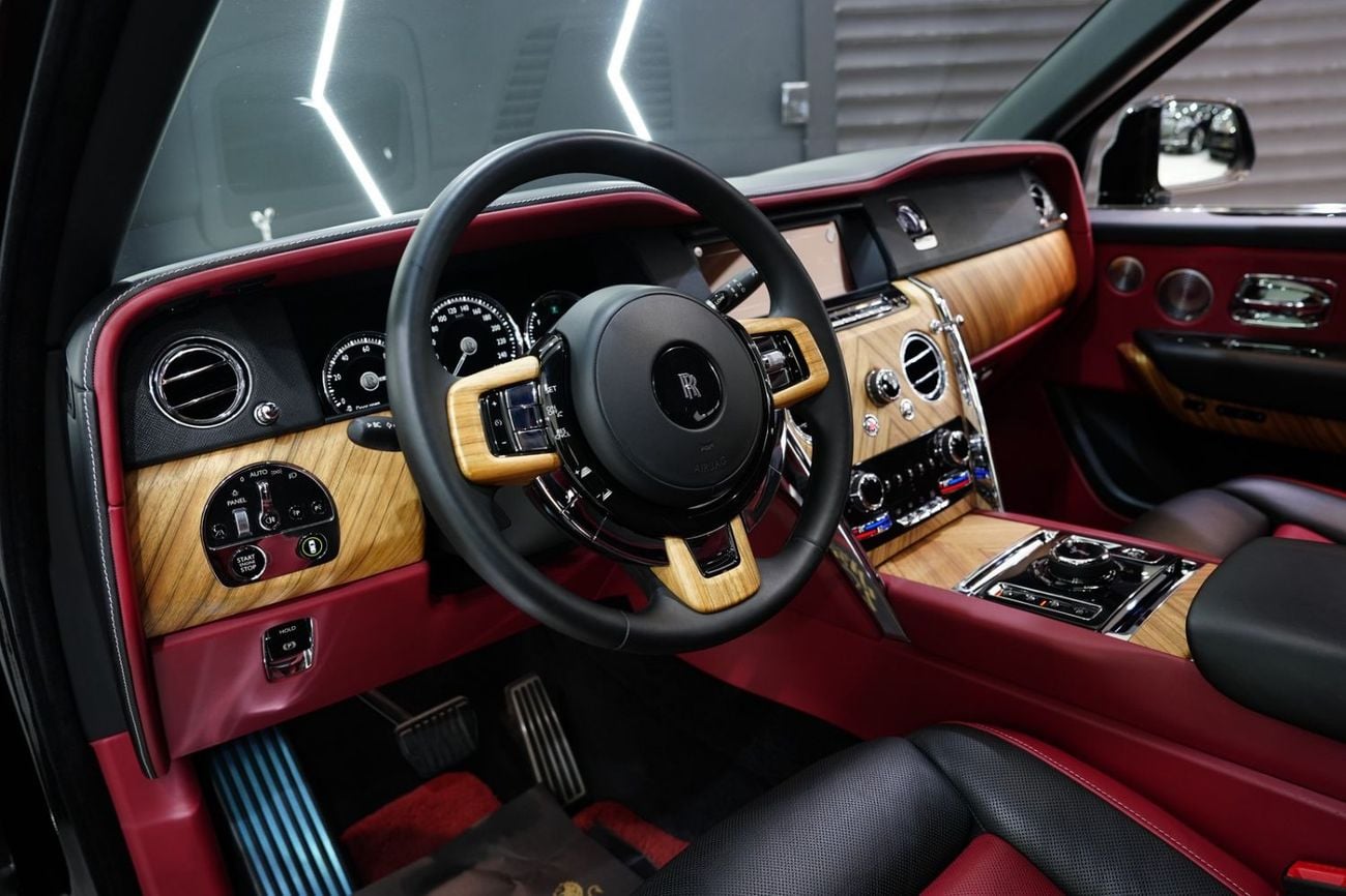 Rolls Royce Cullinan STD (6.8L · 12 Cyl · Automatic · Petrol · SUV/Crossover · All Wheel Drive · 5 Seats · 5 Door) Rear Entertainment Screens, Bespoke Audio, Starlight, Dealer Warranty!!