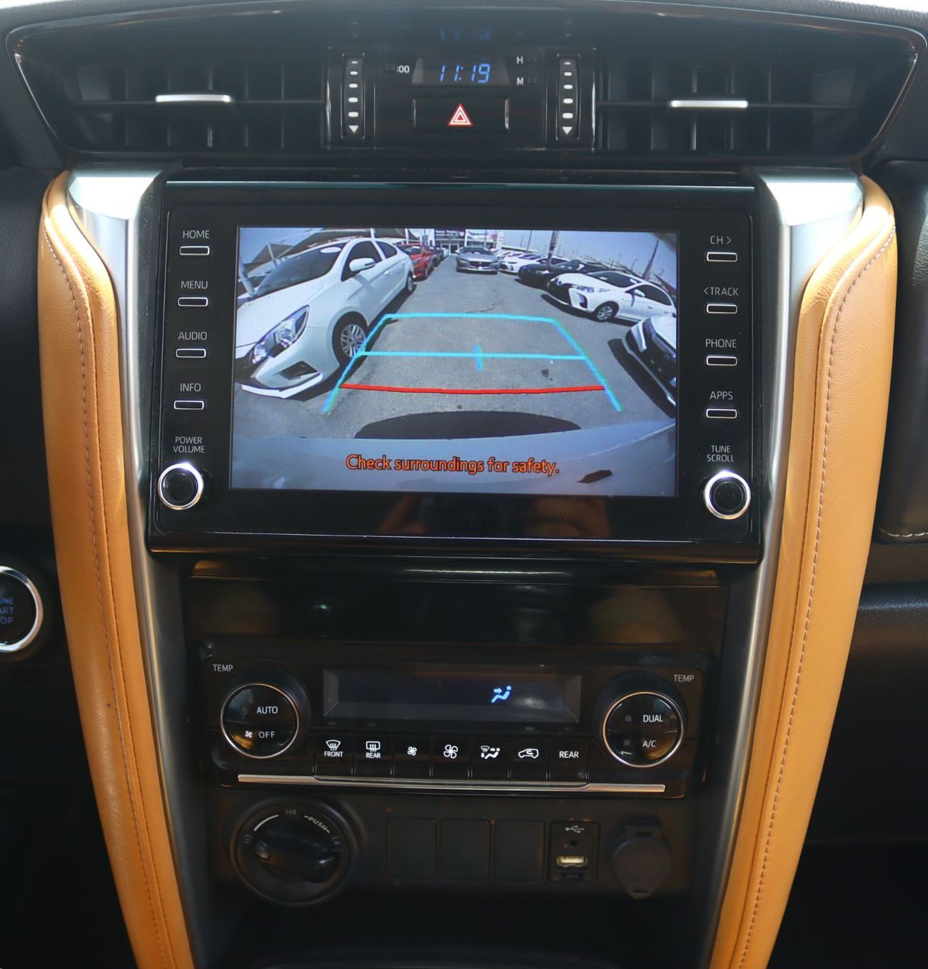 تويوتا فورتونر تيوتا فوتشنر موديل 2022خليجى بمحرك 4000  سى سى و6سلندر وممشى  KM 75000 بسعر 105000درهم