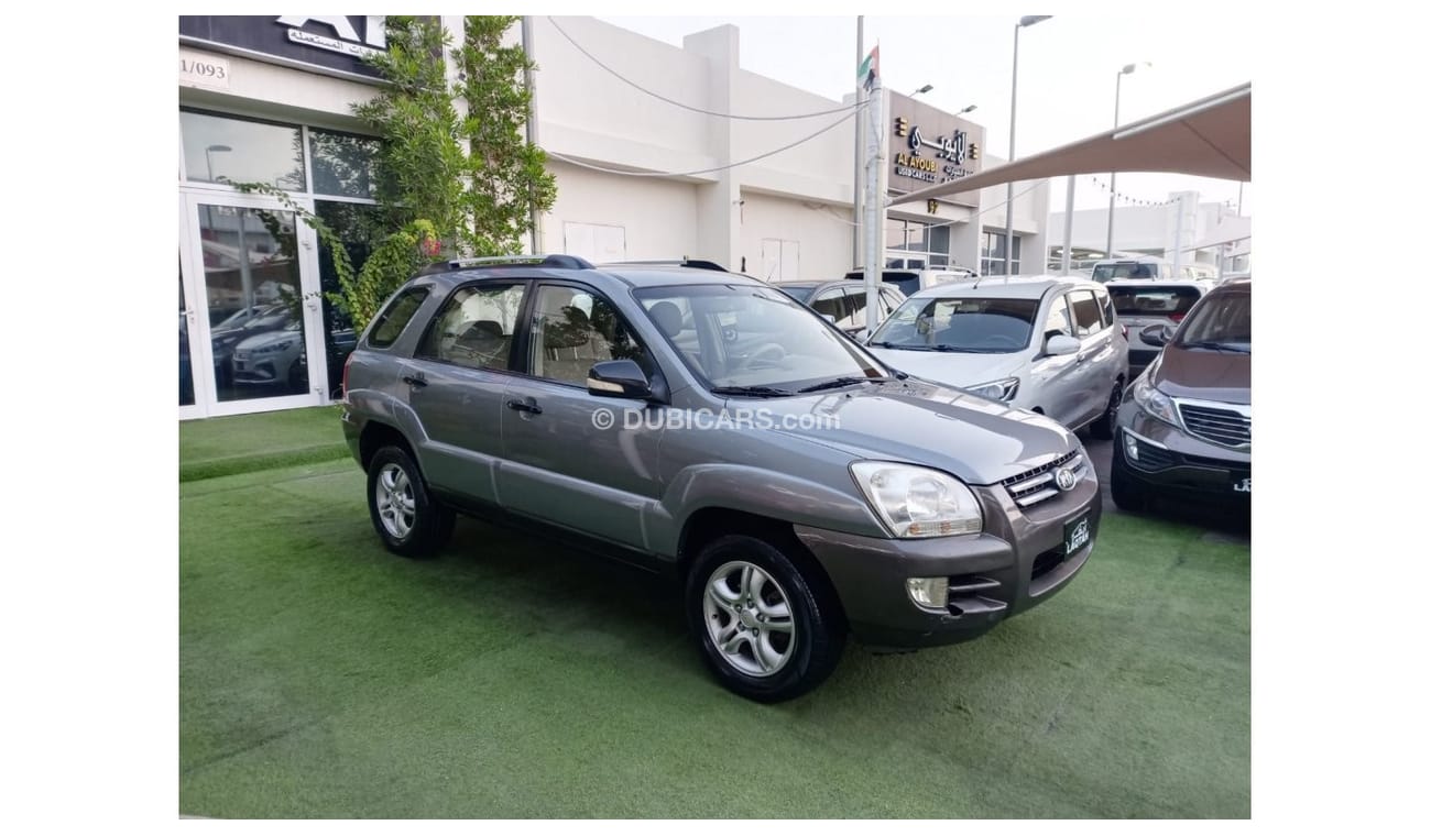 Kia Sportage 2008 model, Gulf agency, gray color, beige interior, in excellent condition, alloy wheels, rear sens