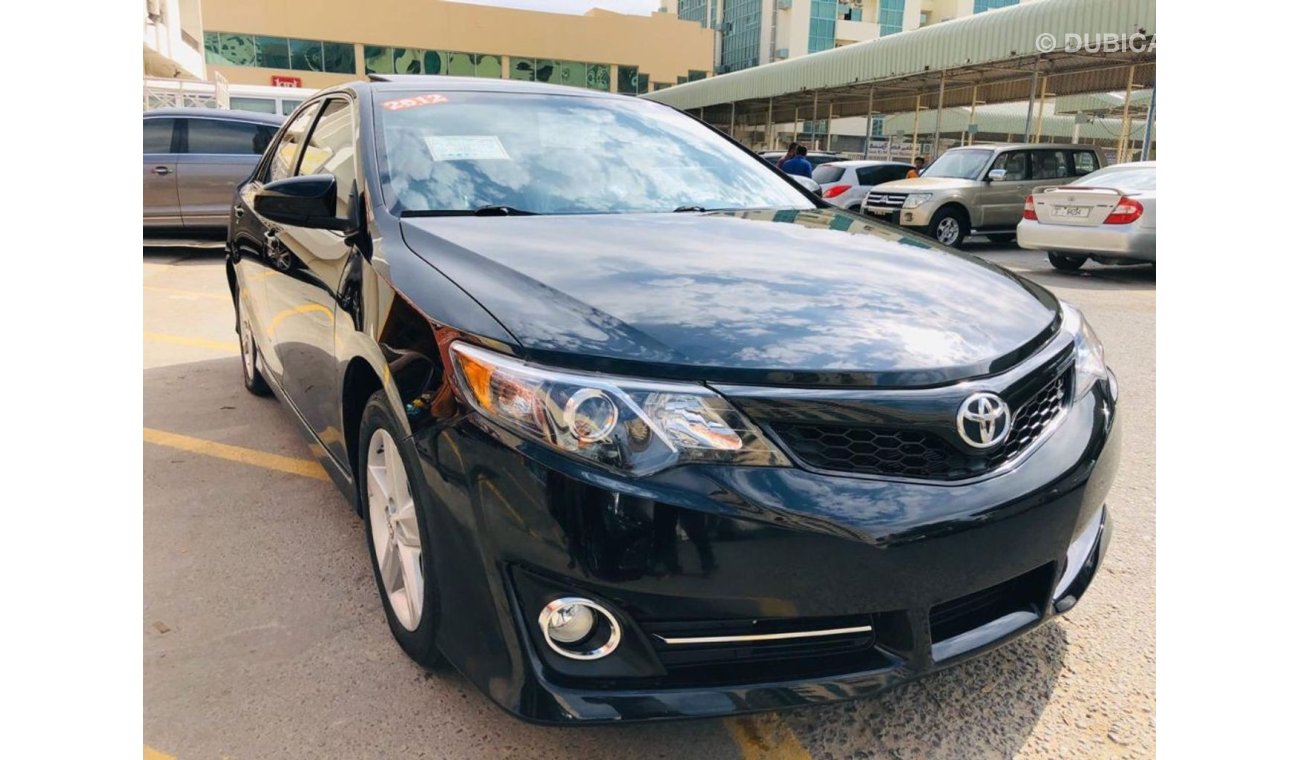 Toyota Camry 2012 SE with Sunroof For urgent SALE