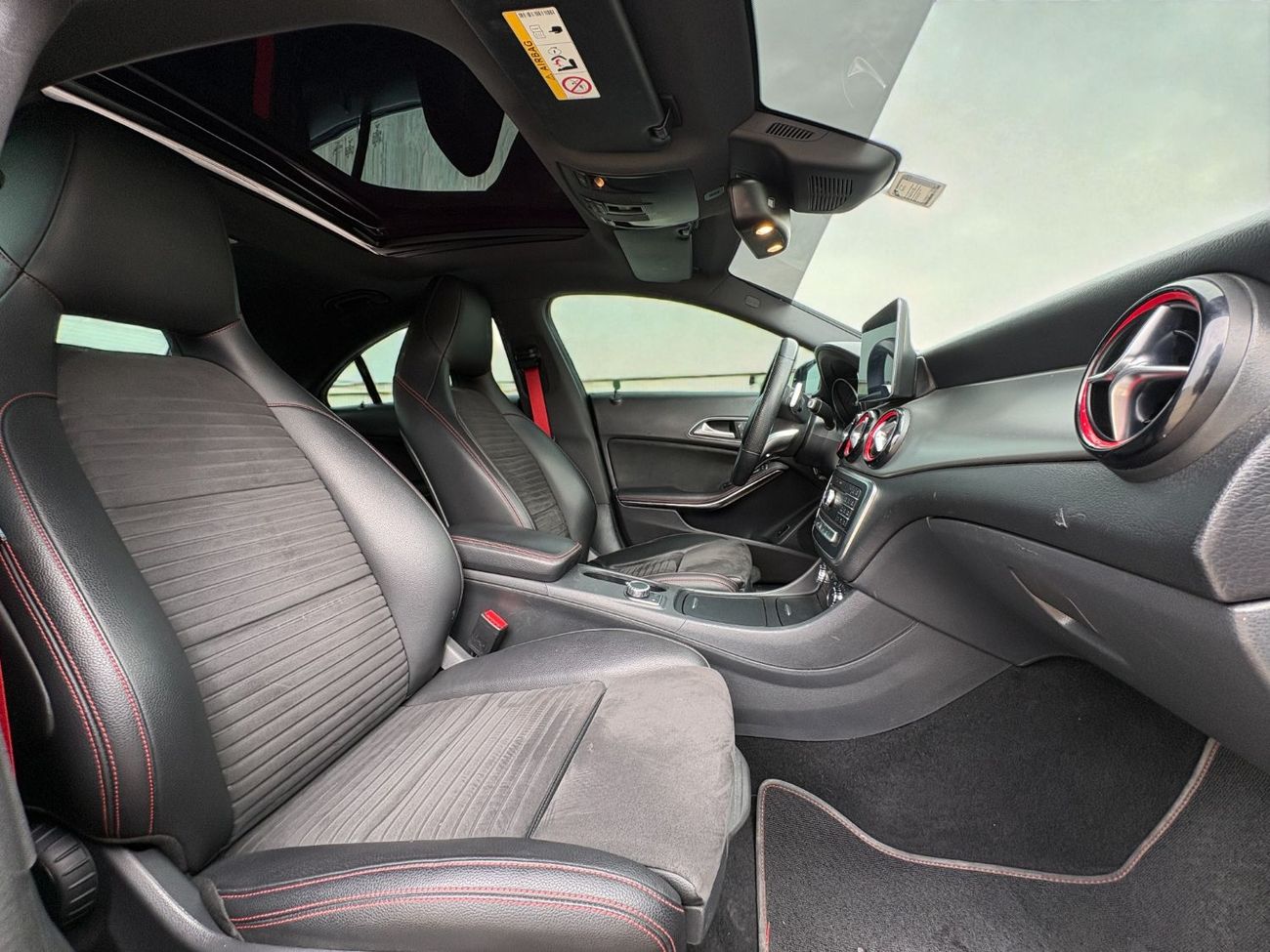 مرسيدس بنز CLA 250 4MATIC 2.0T A/T | 2019 | GCC SPECS | AED 1,730 per month