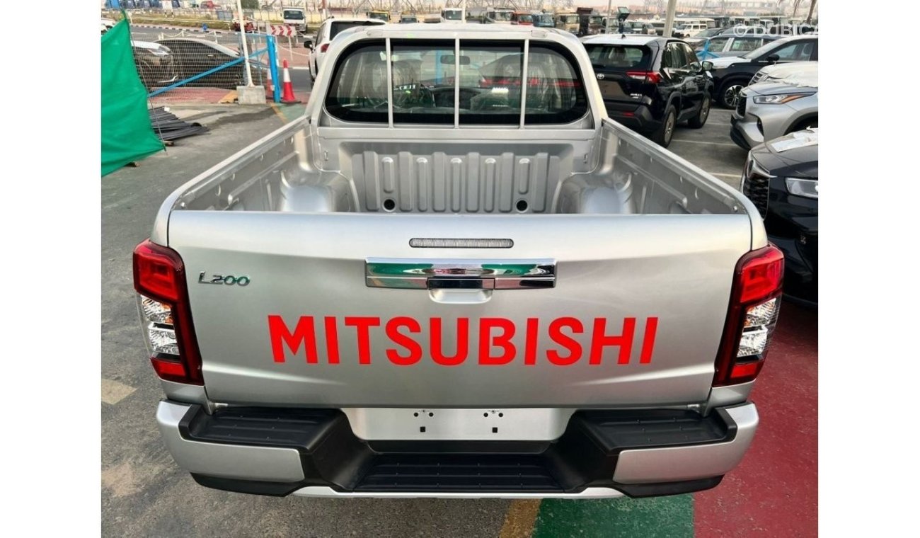 Mitsubishi L200 MITSUBISHI L200 Double Cab 22MY silver color AT 2.4L Diesel // Fog light,, Chrome packedg , black ra