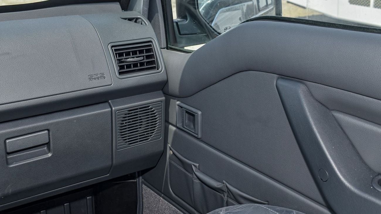 سي إم سي D 260 فان ركاب بـ 8 مقاعد