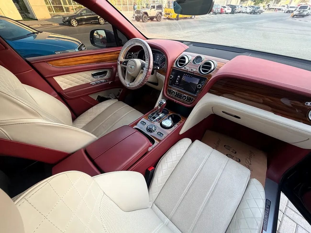 بنتلي بينتايجا W12 AWD | GCC Specs | Low Mileage