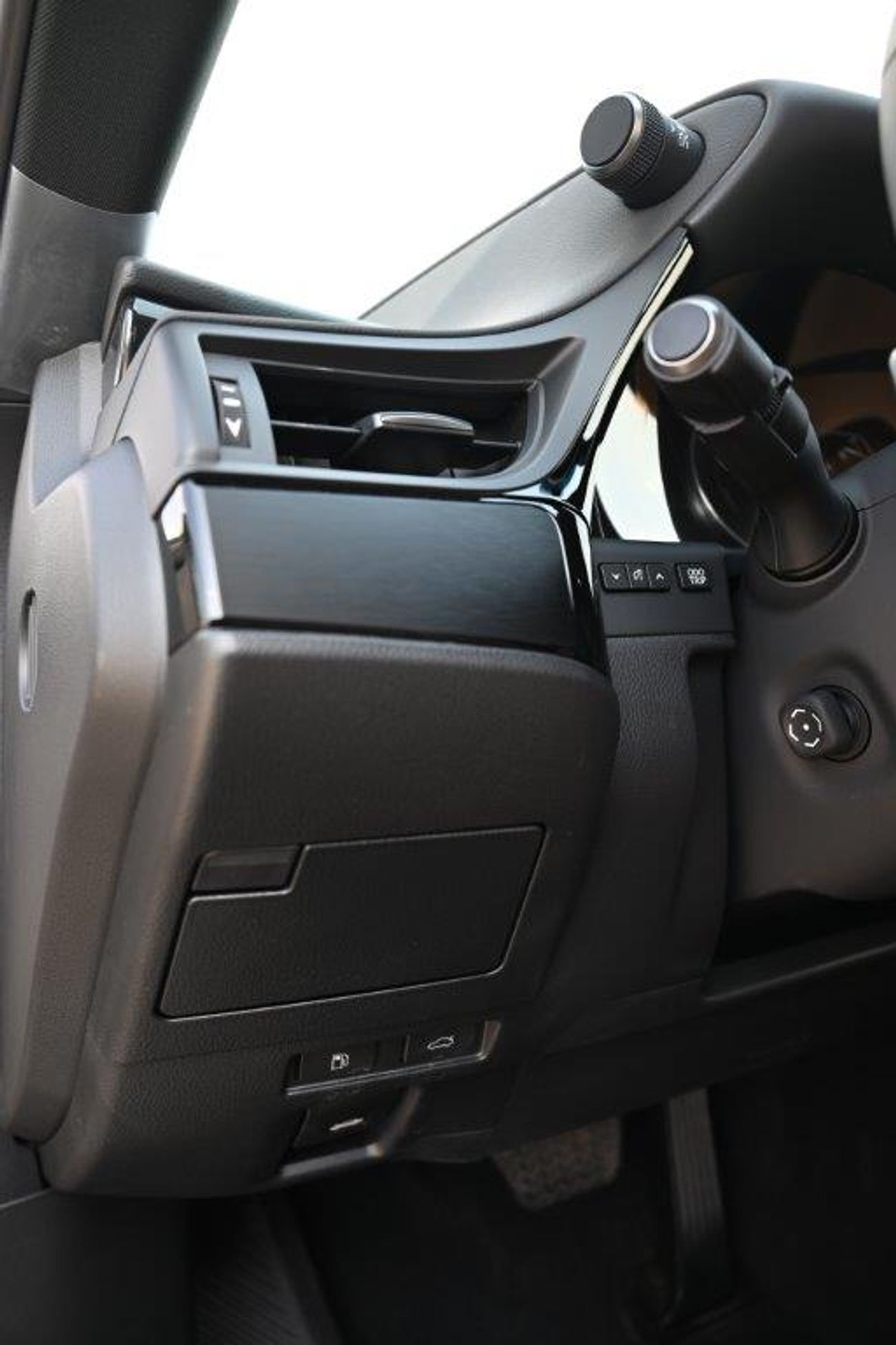 Lexus ES 300 2023 MODEL LEXUS ES300H 2.5L AUTOMATIC