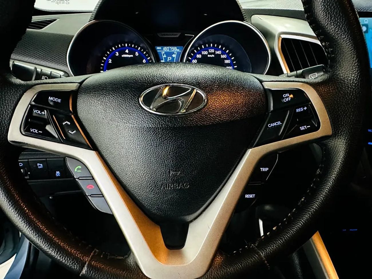Hyundai Veloster GLS 1.6L