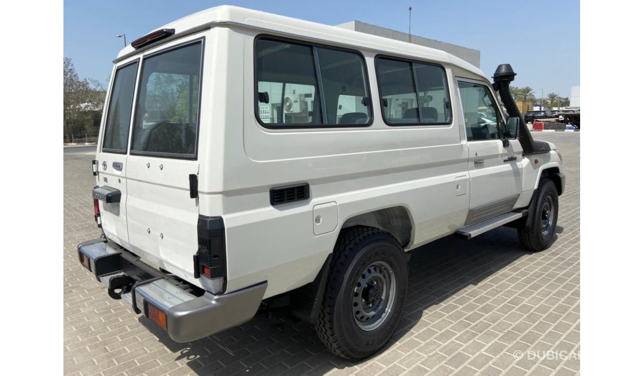 تويوتا لاند كروزر هارد توب HARDTOP DSL 3 DOOR VDJ78 WO PWR WINDOWS. 2 FUEL TANK