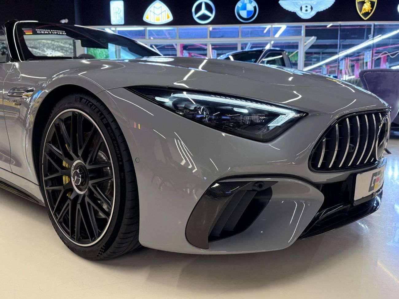 مرسيدس بنز SL 63 AMG 2023 SL63 AMG -Full Service History available - Mint Condition -Carbon Interior and Exterior