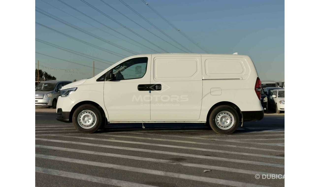 Hyundai H-1 2.4L PETROL, 16" TYRE, KEY START, XENON HEADLIGHTS (CODE # HCV02)