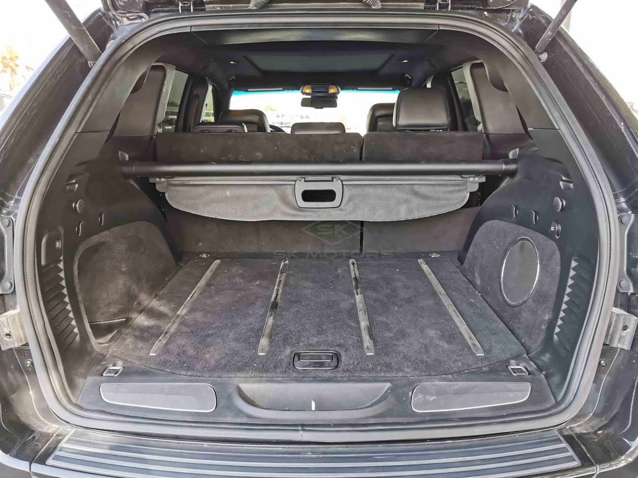 جيب جراند شيروكي 3.6L, 20" Rims, DRL LED Headlights, Parking Sensors, Driver Memory Seat, Heated Seats (LOT # 251)