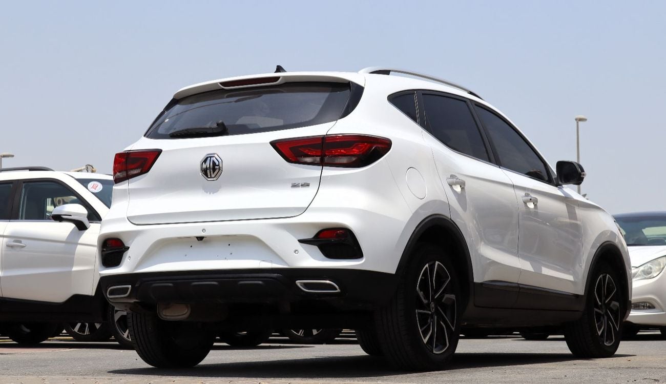 MG ZS LUX