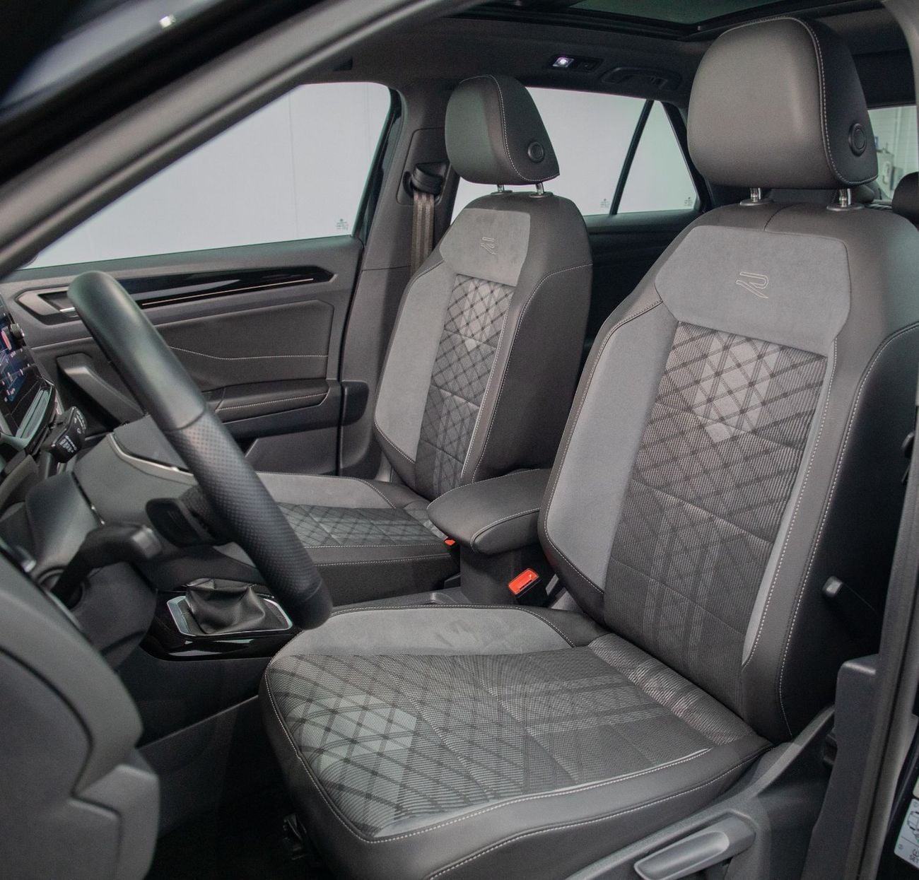 فولكس واجن T ROC R-line 1.4L