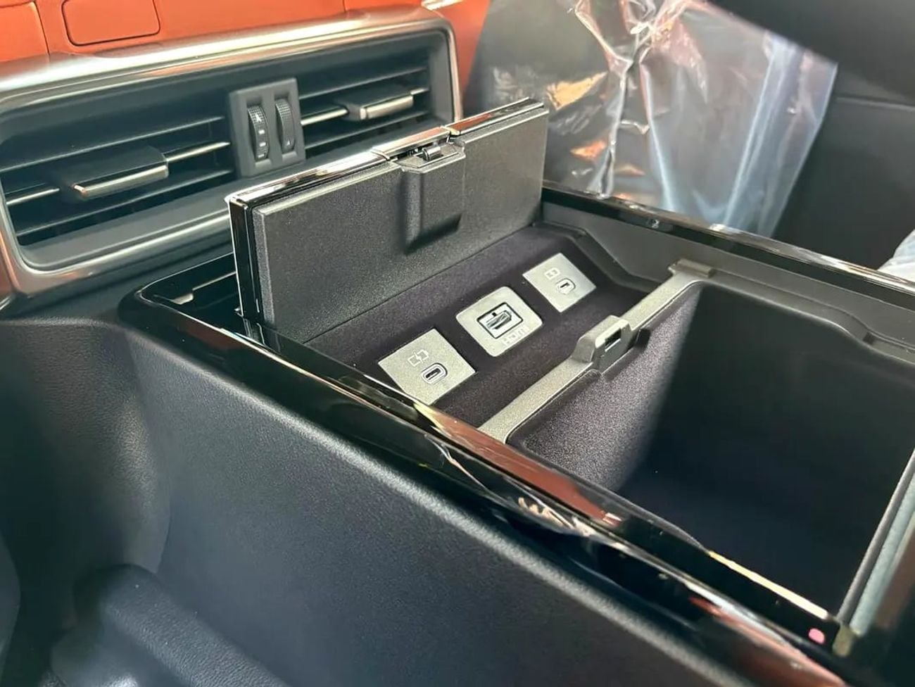 Lexus LX700h VIP GCC Specs | Brand Luxury Hybrid without park