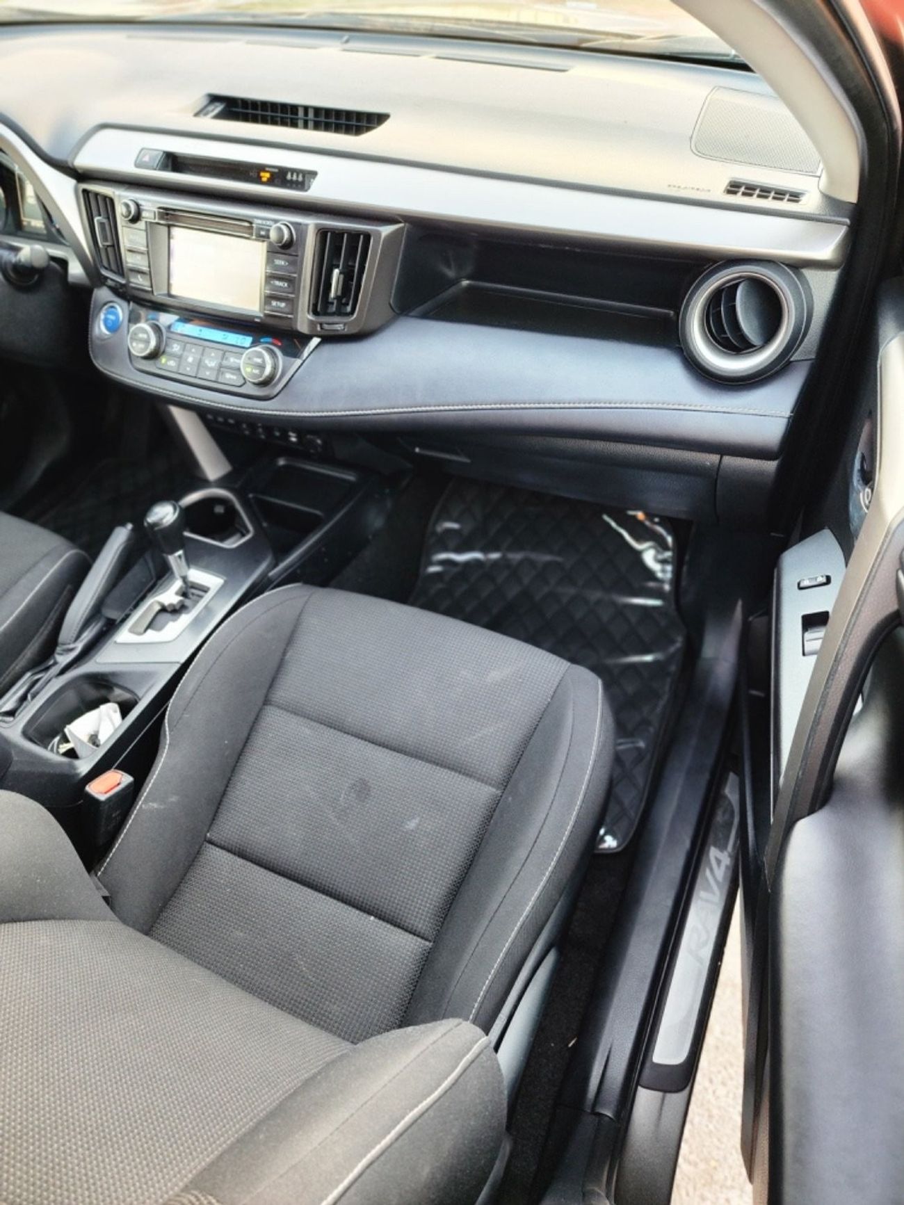 Toyota RAV4 TOYOTA RAV4 hybrid XLE 2.5L