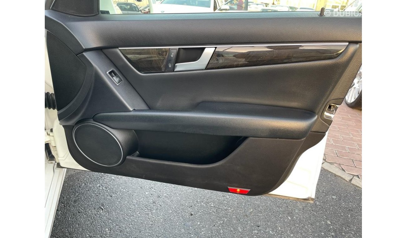 Mercedes-Benz C 200 Std Mercedes C200_Gcc_2013_Excellent_Condition _Full option