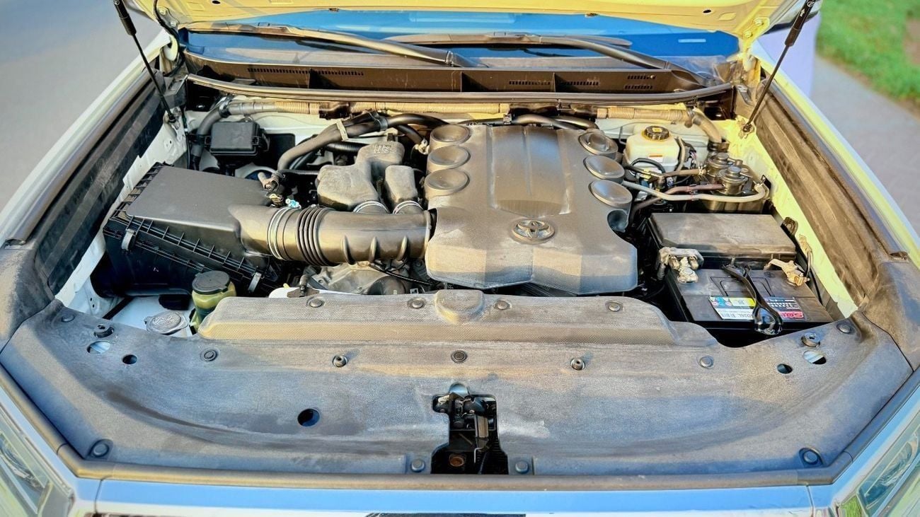 Toyota Prado VXR 2018 Model LHD Full Option GCC Specification Sunroof, Coolbox, Leather Seats, Electric Seats Top